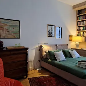  Bed & Breakfast Casa Mari - Free Secure Parking, Breakfast, Private Bathroom, Wifi, Garden, Aircon, 3 Min Walk To Metro And Train Station Italia